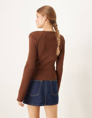 Asos Design Knit Top With Shoulder Pads In Brown