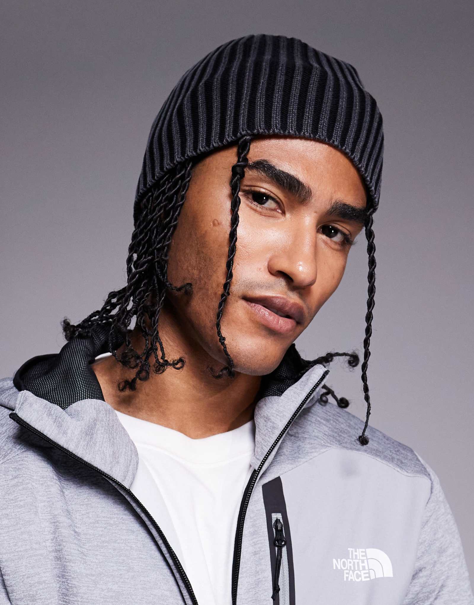 Дизайнерская вязаная шапочка ASOS с черепом в рубчик, обработанная кислотной стиркой, черного цвета