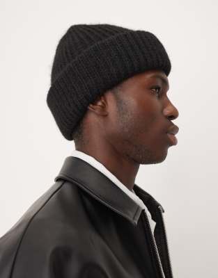 ASOS DESIGN ASOS DESIGN knitted beanie in black