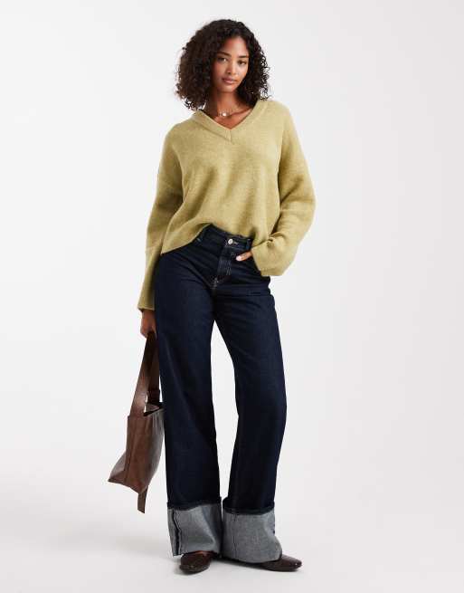 ASOS DESIGN knitted boxy v neck jumper in pistachio green, 3 of 4