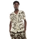 [ASOS DESIGN] ASOS DESIGN knitted button through polo in stone with brown all over pattern (part of a set)-Neutral M BEIGE