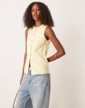 [ASOS DESIGN] ASOS DESIGN knitted crew neck structured waistcoat with gold buttons in buttermilk-Yellow M Buttermilk