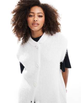 ASOS DESIGN knitted gilet in cream-Neutral