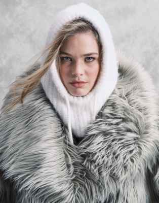 ASOS DESIGN ASOS DESIGN knitted hood in winter white