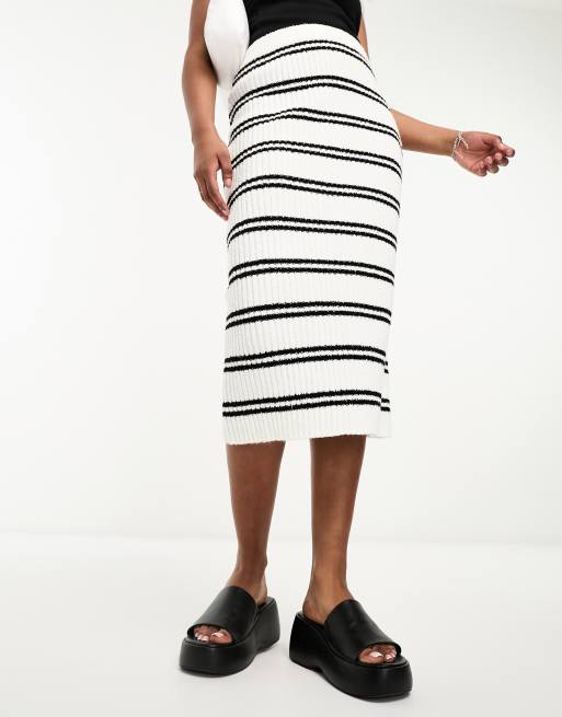 Black and 2025 white yarn skirt