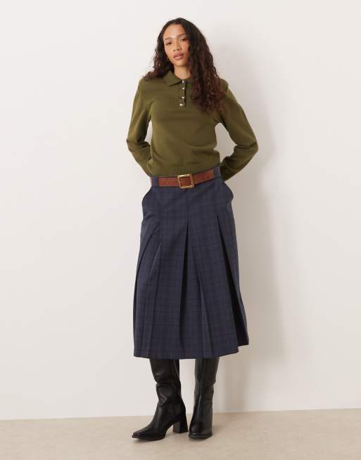 ASOS DESIGN knitted neat fit rugby top with shoulder pads in khaki, 2 of 4