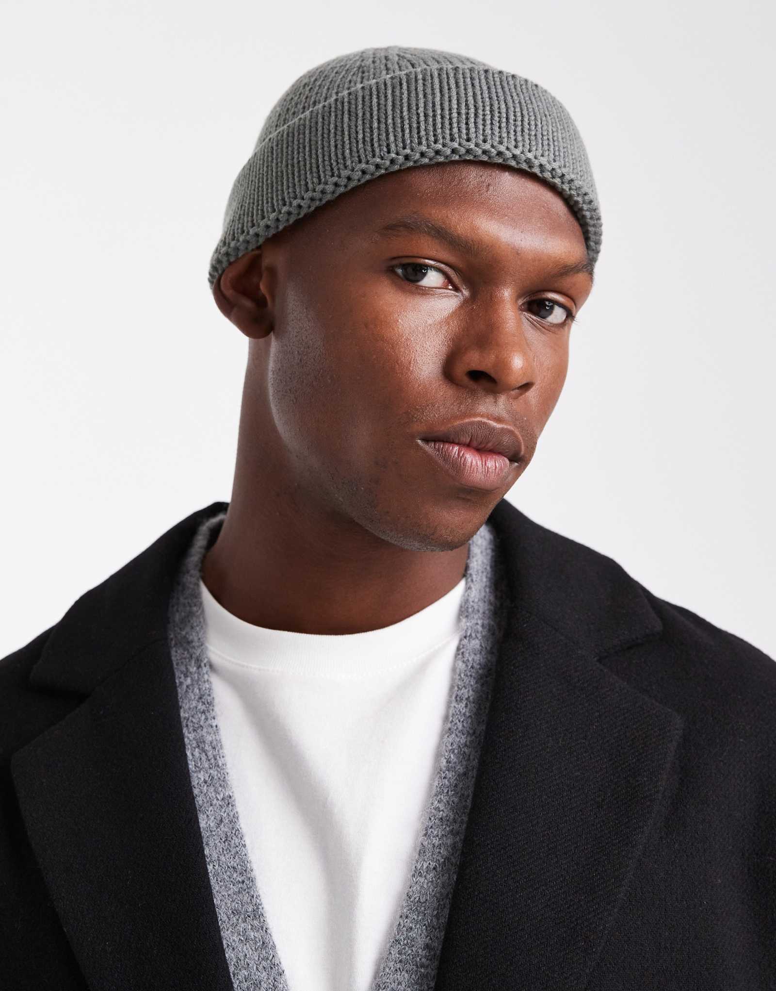 Дизайнерская вязаная мини-рыбацкая шапочка в рубчик ASOS DESIGN серого цвета