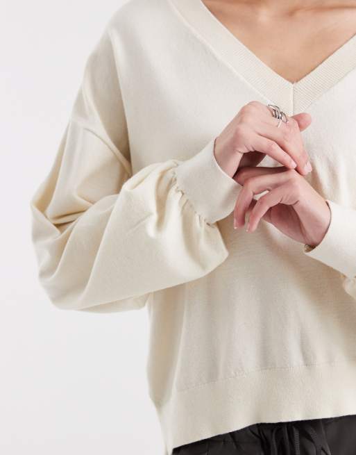 ASOS DESIGN knitted supersoft v-neck jumper in ecru, 3 of 4