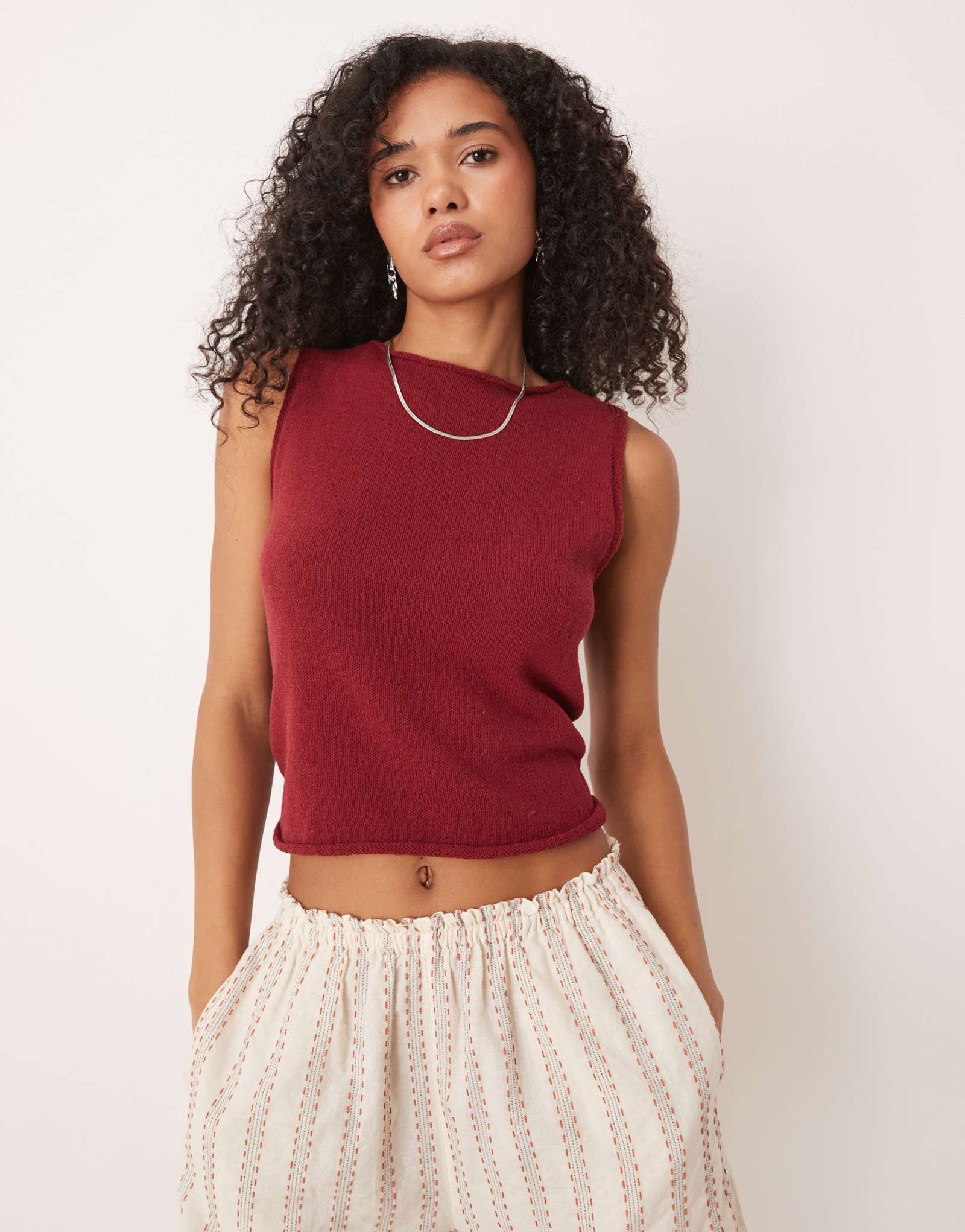 Дизайнерский трикотажный топ ASOS бордового цвета с низкой закручивающейся спинкой