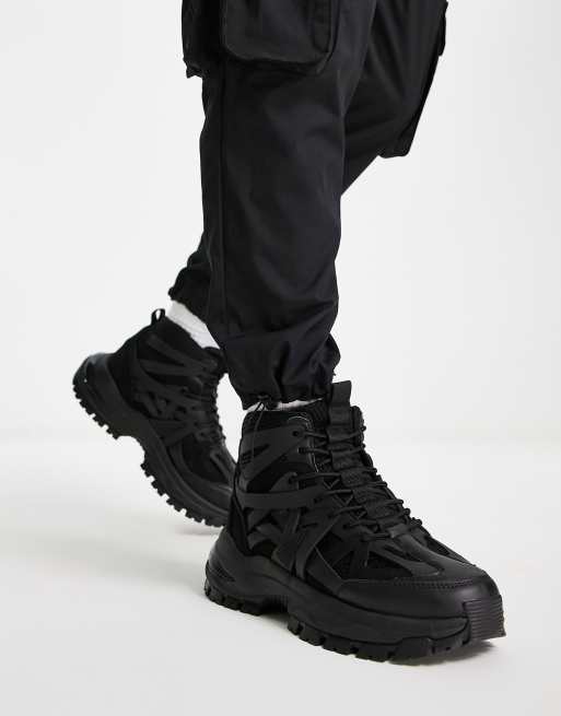 ASOS DESIGN Knochelhohe Sneaker in Schwarz mit Funktionssohle und Gummi Einsatzen ASOS