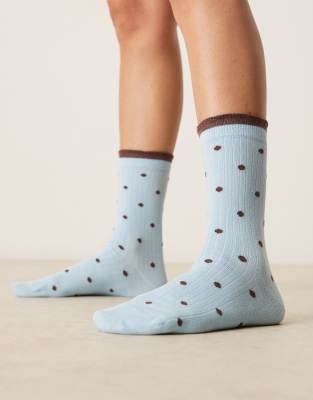 ASOS DESIGN - Knöchelhohe Socken in Blau mit braunen Polka Dots und Rüschendetail