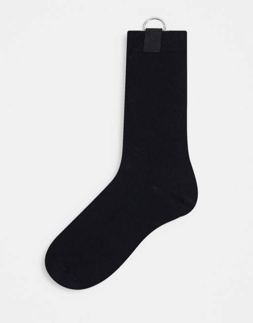 ASOS DESIGN – Knöchelhohe Socken in Schwarz mit D-Metallring