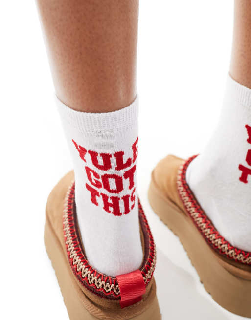 ASOS DESIGN – Knöchelhohe Socken in Weiß mit Weihnachtsschriftzug