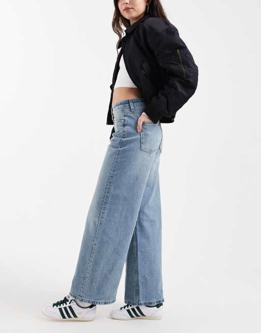 ASOS DESIGN – Knöchellange Jeans in heller Waschung mit hohem Bund und geradem, weitem Bein, 3 von 5