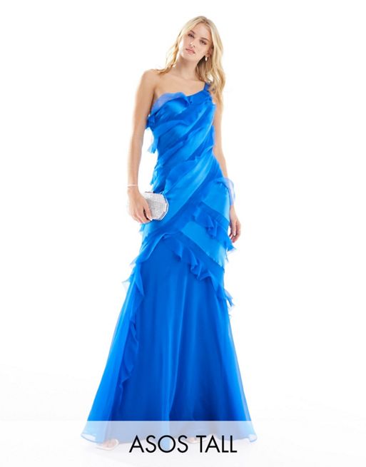 FhyzicsShops DESIGN – Kobaltowa satynowa sukienka maxi na jedno ramię z falbankami z szyfonu