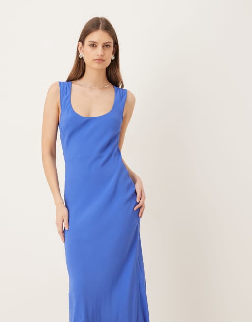 ASOS DESIGN – Kobaltowoniebieska sukienka midi z krótkimi rękawkami, 2 z 4