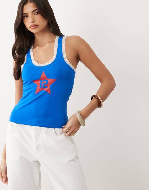 ASOS DESIGN – Kobaltowy podkoszulek z dekoltem w kształcie U, grafiką 12 i koronkowym wykończeniem - view 1