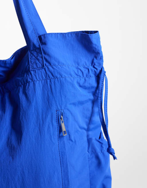 ASOS DESIGN – Koboltblå toteväska med rynkning och fack, 3 av 4