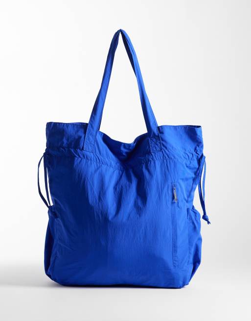 ASOS DESIGN – Koboltblå toteväska med rynkning och fack, 4 av 4