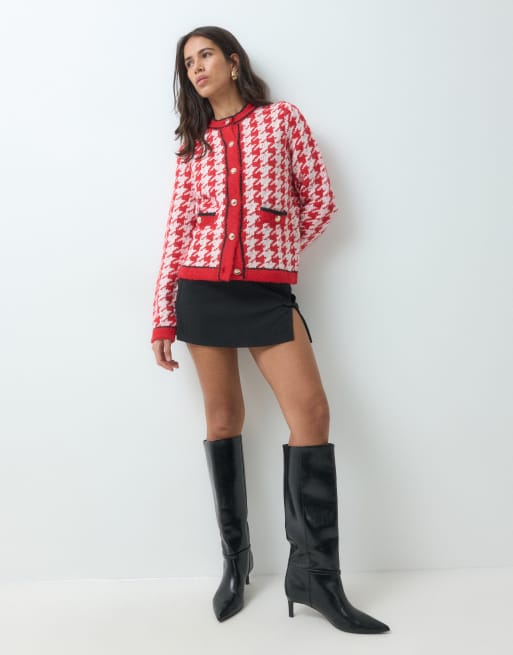 ASOS DESIGN kofta med hundtandsmönster och guldfärgade knappar i rött, 2 av 5