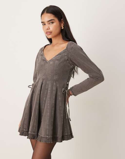 ASOS DESIGN - Koksgrå forvasket skater-minikjole med V-hals og snører i siderne, 3 af 4