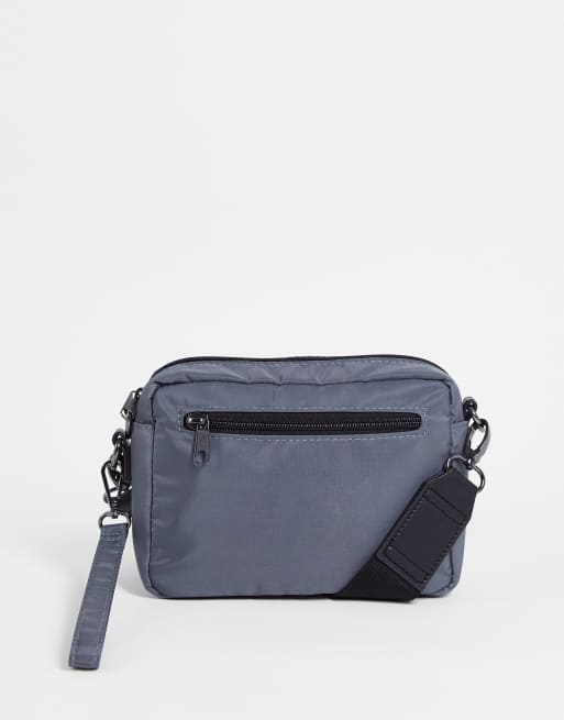 ASOS DESIGN - Koksgrå kamerataske med håndledshank