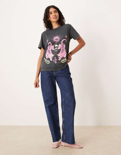 ASOS DESIGN - Koksgrå og forvasket T-shirt med almindelig pasform og kosmisk tigergrafik, 2 af 4
