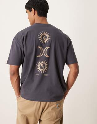 ASOS DESIGN - Koksgrå oversized T-shirt med kosmisk grafik - view 1