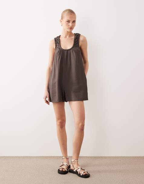 ASOS DESIGN - Koksgråt smock-playsuit med dyb rund hals - view 1