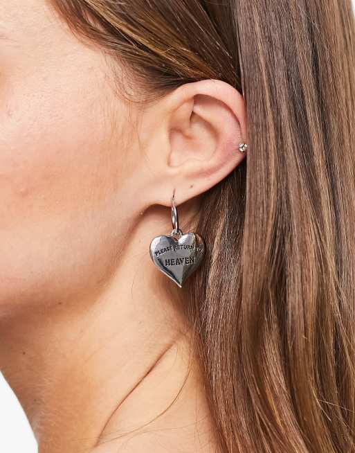 ASOS DESIGN – Kolczyki-koła z wiszącymi serduszkami w kolorze srebrnym z napisem „Please Return To Heaven”