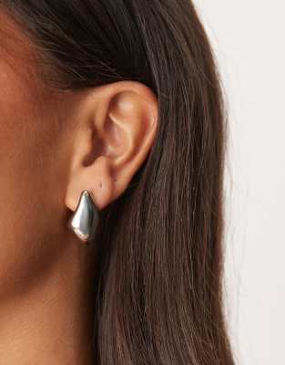 ASOS DESIGN – Kolczyki wkrętki w kształcie łezki w srebrnym kolorze - view 1