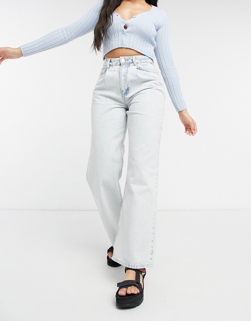 ASOS DESIGN - Økologiske afslappede dad-jeans i syrevask med høj talje og plisseringer foran-Blå