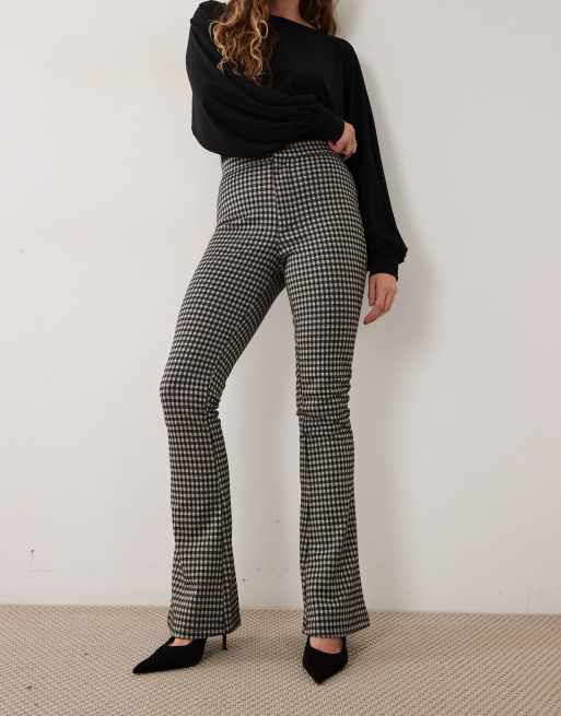 ASOS DESIGN Kombiteil schmal geschnittene Schlaghose mit Hahnentrittmuster, 2 von 5