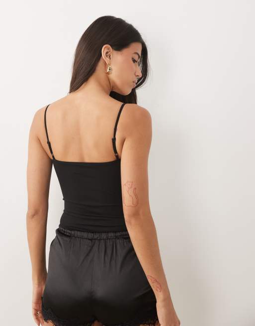 ASOS DESIGN kompakt body med smala axelband och bygel samt djup ringning i svart, 3 av 4
