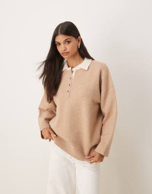 ASOS DESIGN - Kompaktes Polohemd aus Strick in Hellbeige-Weiß