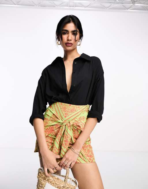 ASOS DESIGN – Kopertowa minispódniczka we wzór paisley z wiązanym węzłem