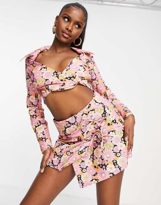 ASOS DESIGN – Kopertowa spódniczka mini w kwiaty z wiązaniem z boku w stylu lat 60., część zestawu