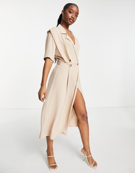ASOS DESIGN – Kopertowa sukienka midi o kroju smokingowym, z poduszkami na ramionach, w kolorze kamiennego beżu