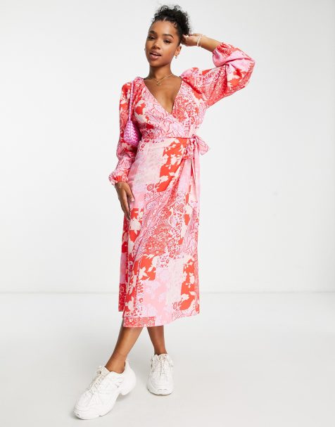 ASOS DESIGN – Kopertowa sukienka midi z paskiem w patchworkowy wzór w kolorze czerwonym i liliowym - view 1