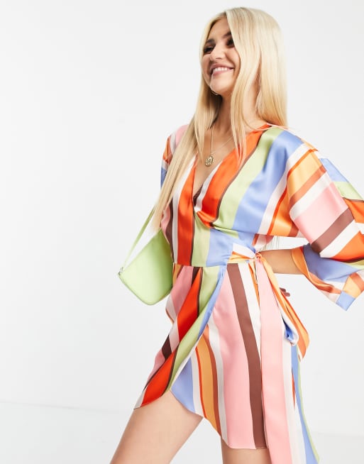 ASOS DESIGN – Kopertowa sukienka mini w pasy w stylu lat 70.