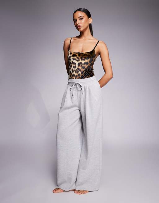 ASOS DESIGN - Kora - Body en velours doux - Imprimé léopard marron, 3 de 4