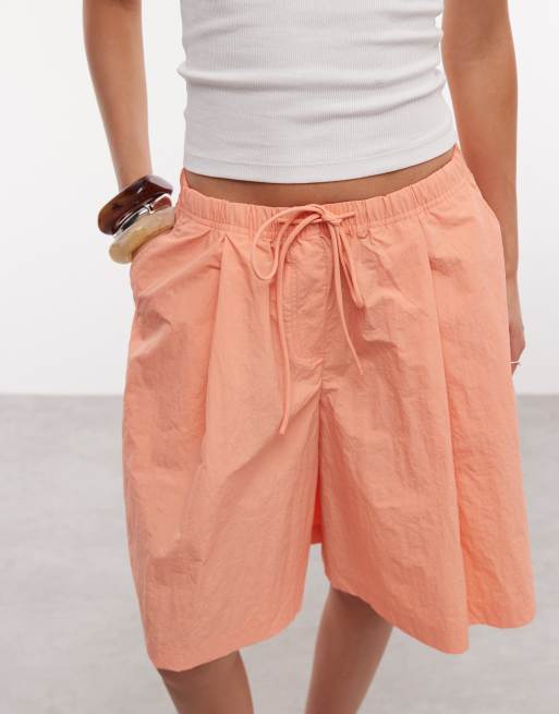 ASOS DESIGN - Koralfarvede longline-shorts med vide ben, 4 af 5