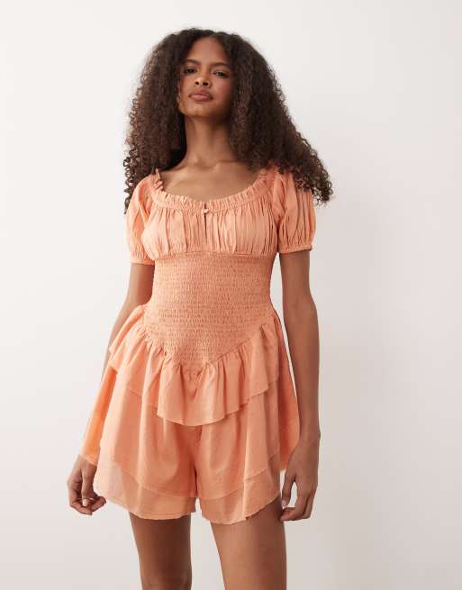 ASOS DESIGN - Koralfarvet rynket playsuit med flæseshorts, 2 af 4