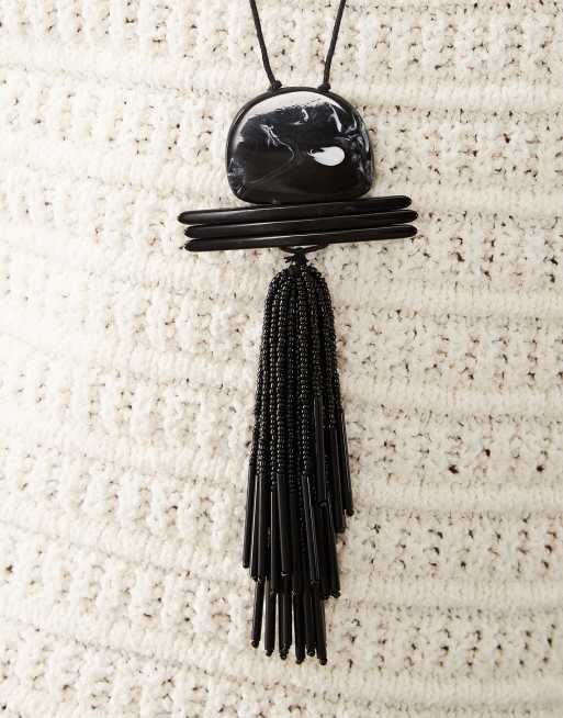 ASOS DESIGN – Kordelhalskette in Schwarz mit Kunstharzanhänger und Quasten, 2 von 4