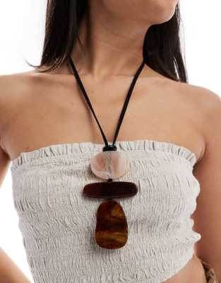 ASOS DESIGN - Kordelkette mit langem Anhänger und abstraktem Detail aus Kunstharz-Bunt