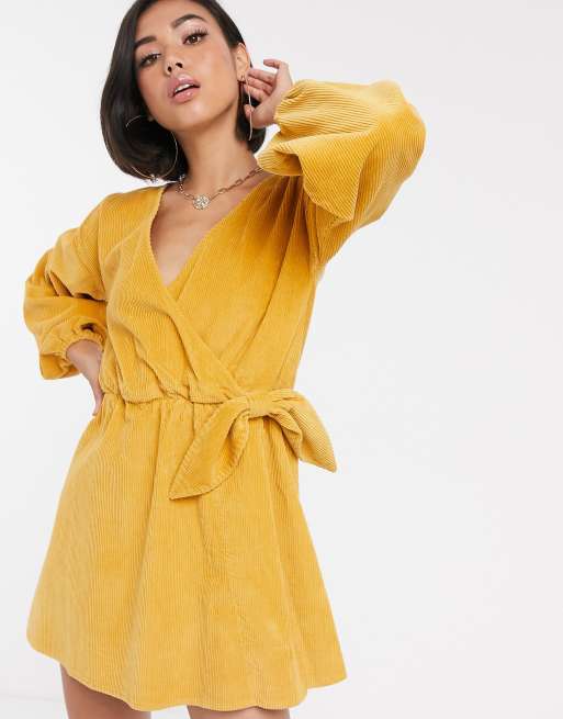 ASOS DESIGN — Korngul minikjole i fløjl