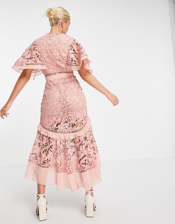  Jakość ASOS DESIGN – Koronkowa sukienka midi z krÓtkimi rękawami i falbanką na dole RÓżany