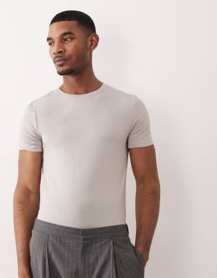 Körperbetontes Basic-T-Shirt in Grau Grau L
