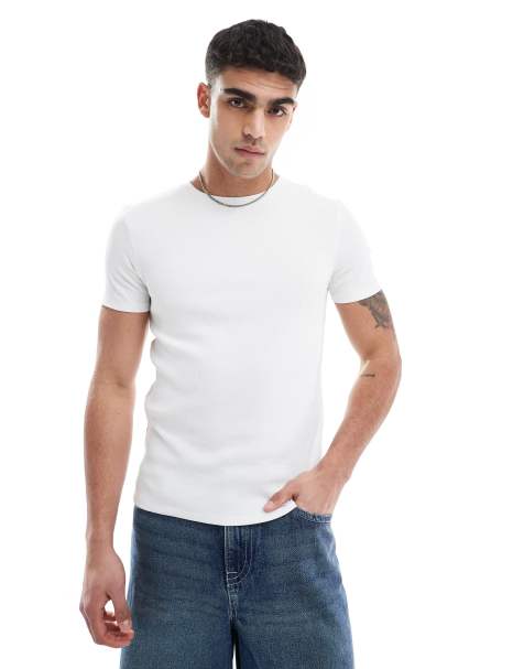 ASOS DESIGN – Körperbetontes, geripptes Basic-T-Shirt in Weiß - view 1