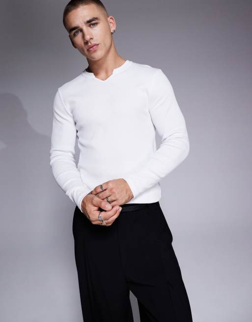 ASOS DESIGN – Körperbetontes, geripptes Langarmshirt in Weiß mit eingekerbtem Ausschnitt